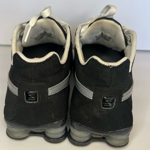 Women's Black & Gray Nike Shox Size 7 (2012) - Picture 8 of 12